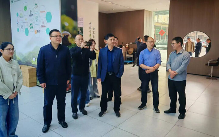湖州市供销社主任郭连伟一行来庆调研“供销跑村”工作 